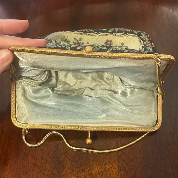 Vintage tapestry floral purse - Picture 3 of 3
